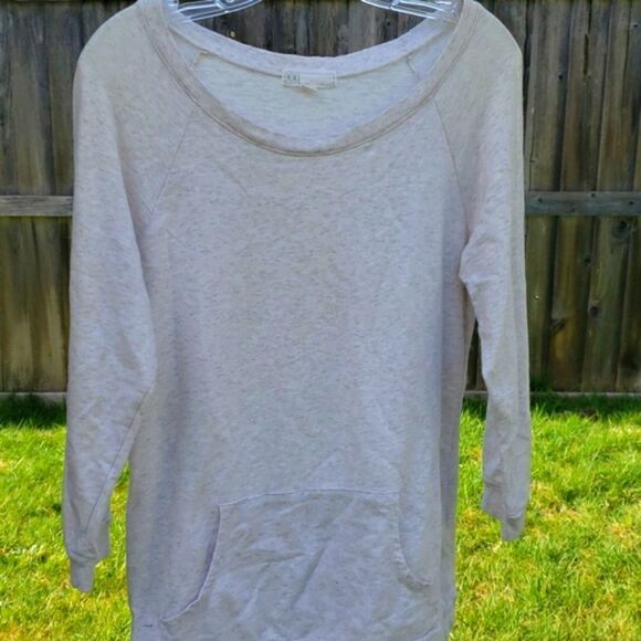 XXI M Cream Sweatshirt - Picture 1 of 5